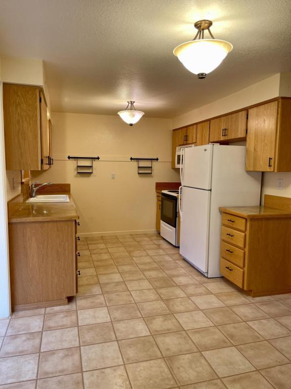 Building Photo - 277 E First Ave