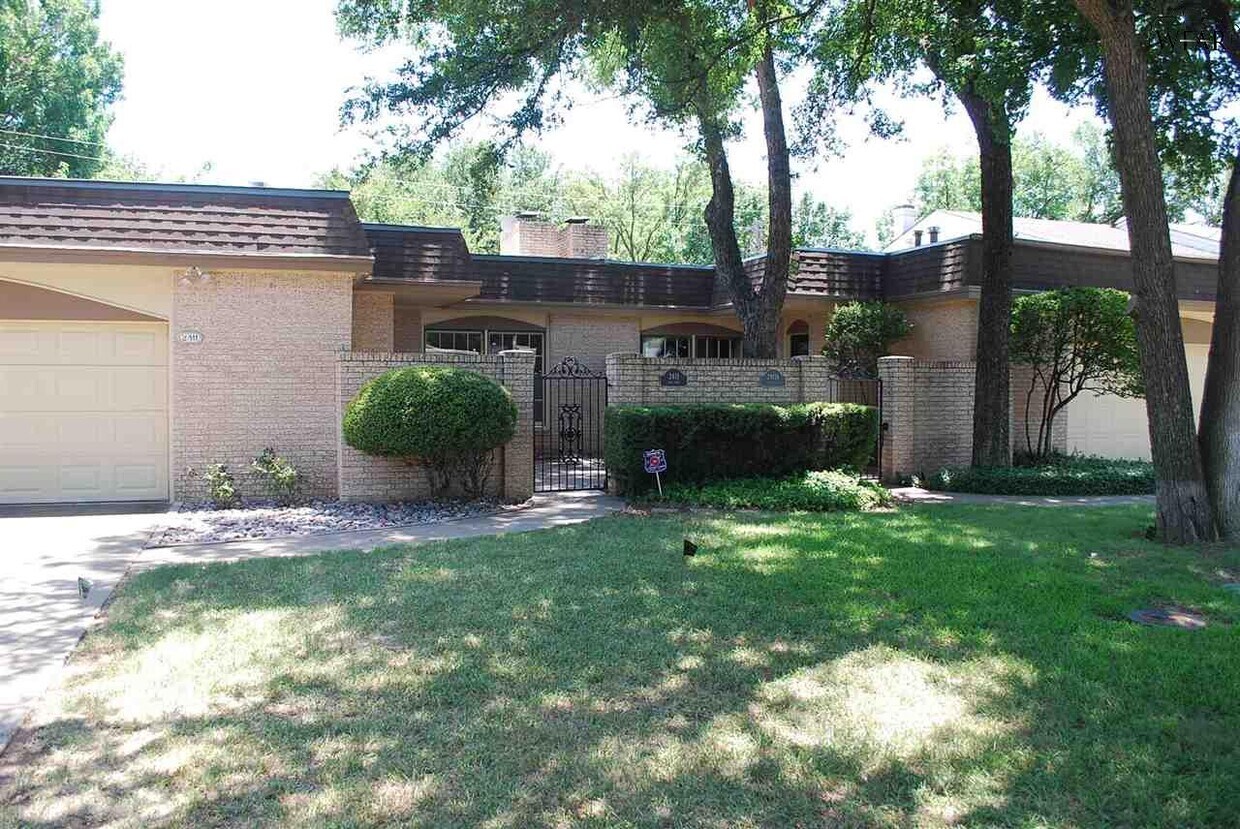 2411 Lou Ln, Wichita Falls, TX 76308 Condo for Rent in Wichita Falls