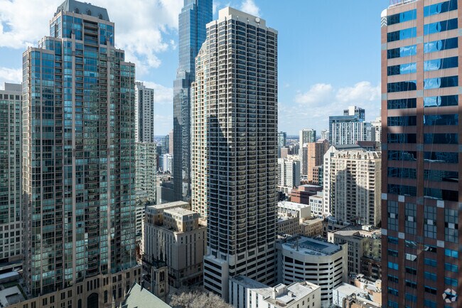 Alternar - 30 E Huron St