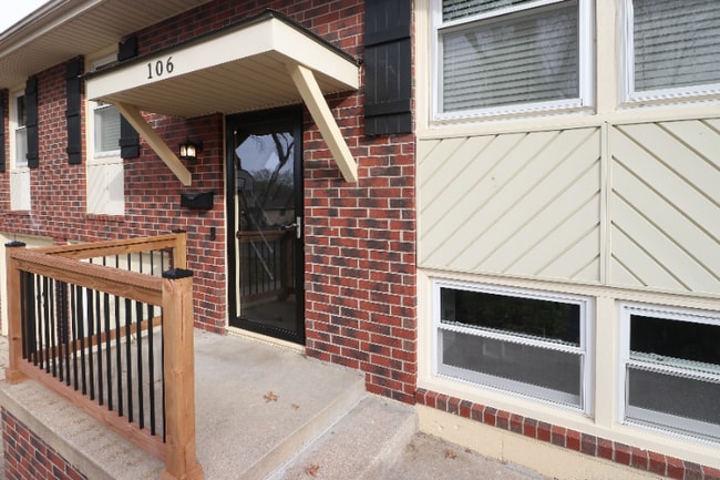 Building Photo - 106 N 1st St