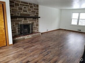 Building Photo - 304 Beech Spring St
