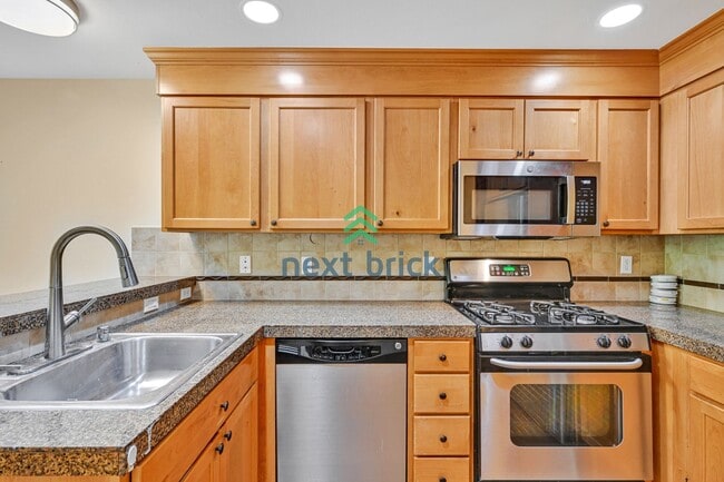 Building Photo - BEAUTIFUL 3 BEDS & 2.5 BATH TOWNHOME FOR RENT