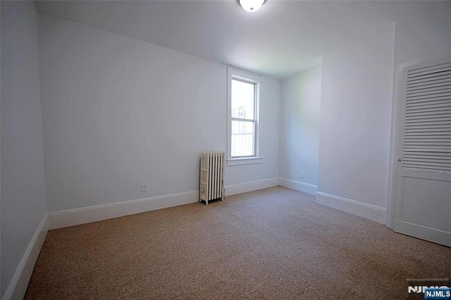 Building Photo - 154 Undercliff Ave