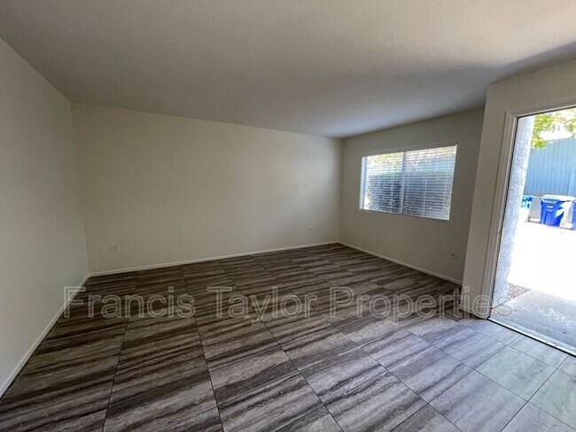 Building Photo - 269 Lado De Loma Dr