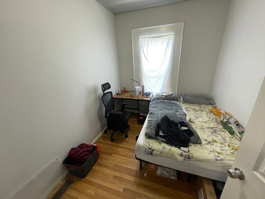 Primary Photo - 18 Perrin St