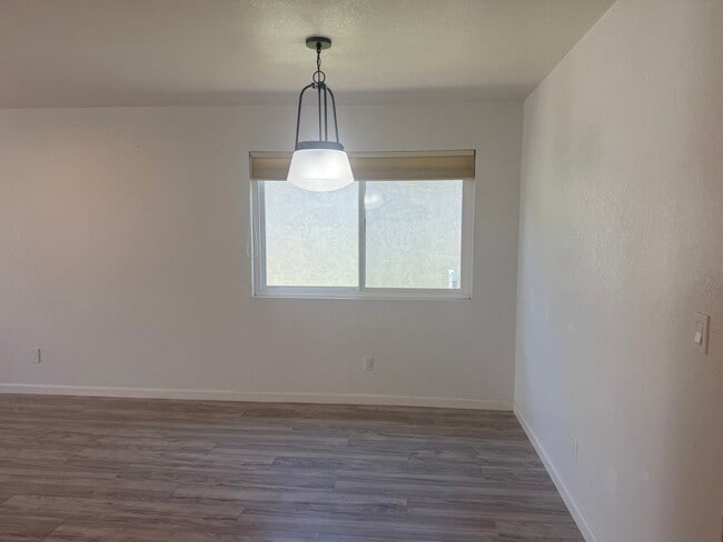 Building Photo - 1820 Marigold Ln