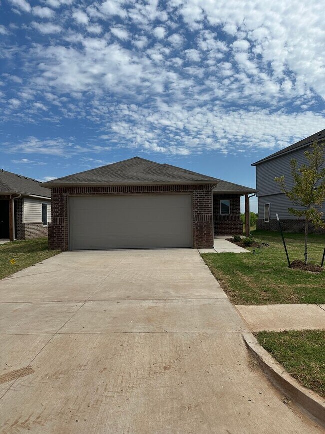 Building Photo - *Pre-leasing* NEWER Four Bedroom | Two Bat...