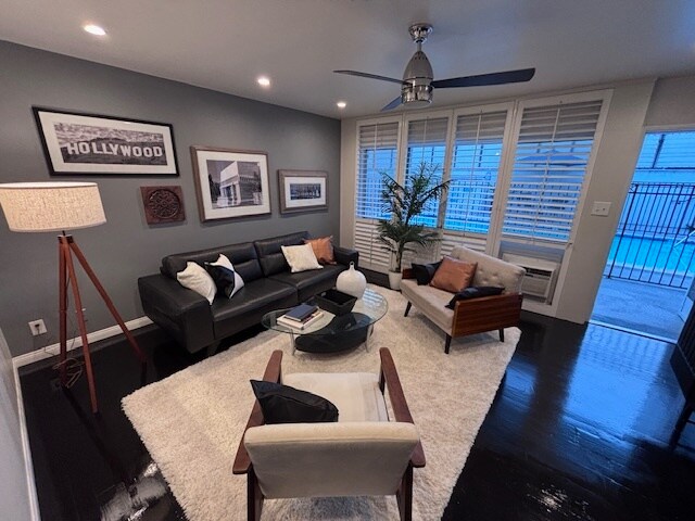 Foto del edificio - 1255 N HARPER Ave