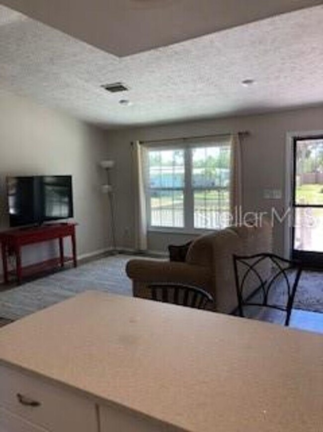 Foto del edificio - AVAILABLE LONG OR SHORT TERM