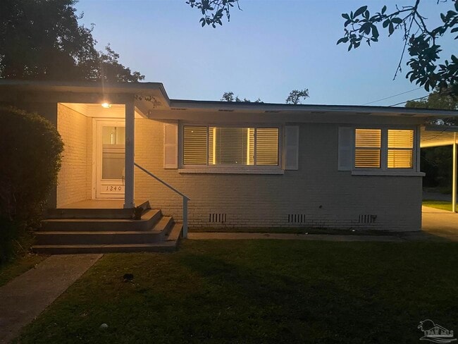 Building Photo - 1240 E Jordan St