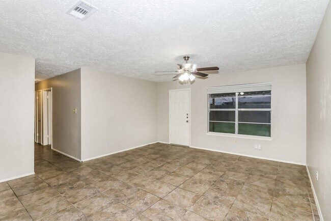 Foto del edificio - 14214 Bateau Dr