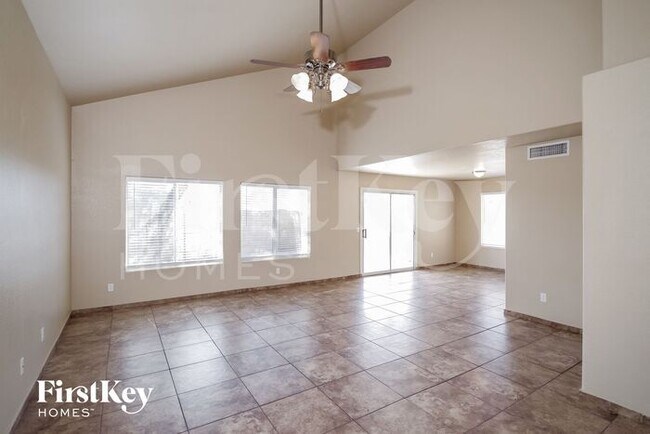 Foto del edificio - 7351 W Eva St