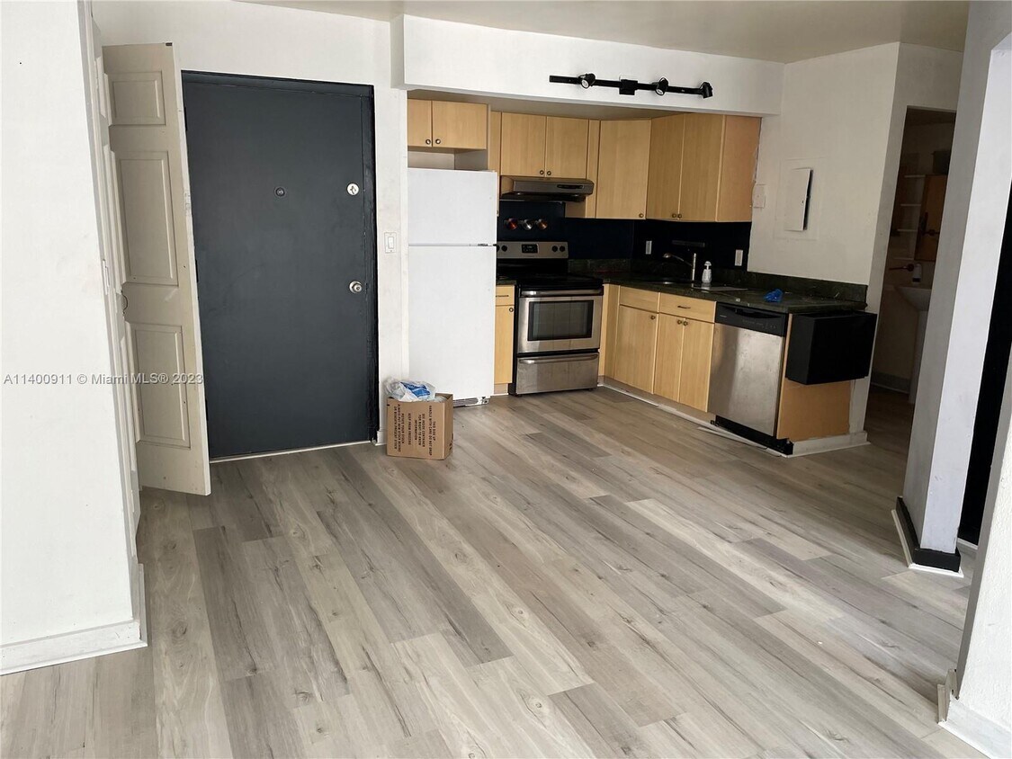 Foto principal - 899 West Ave