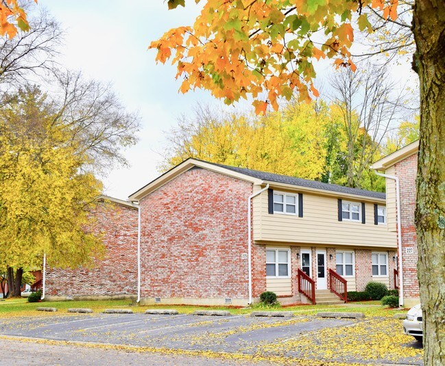 Oak Park Townhomes 1510 Allison Ln Jeffersonville, IN