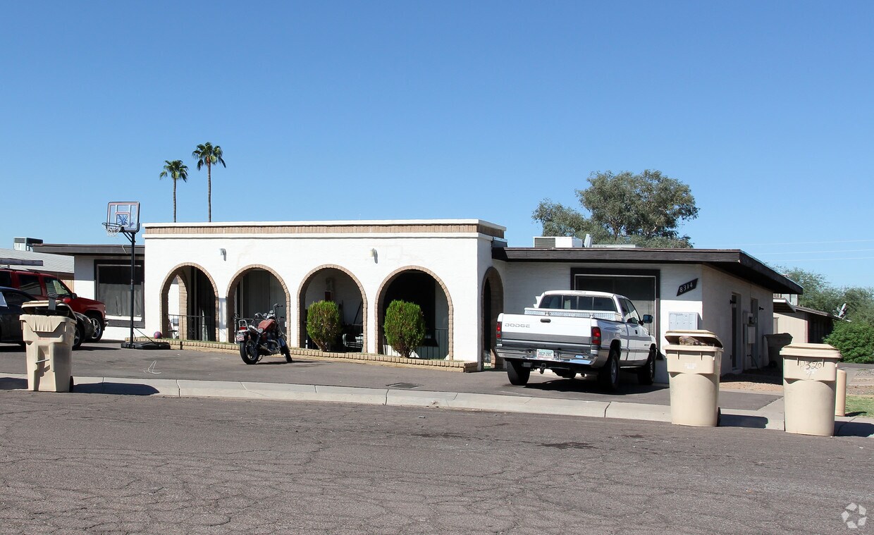 Foto del edificio - 8310-8313 N 60th Ave