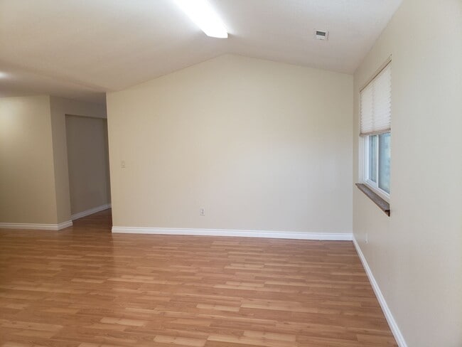 Building Photo - One Level 3 Bed/2 Bath House with Large Fenced Backyard and Oversized Attached Garage in Mill Plain