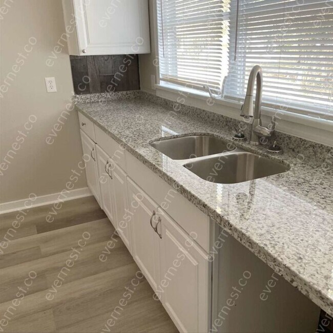 Building Photo - 219 W Leavell Woods Dr