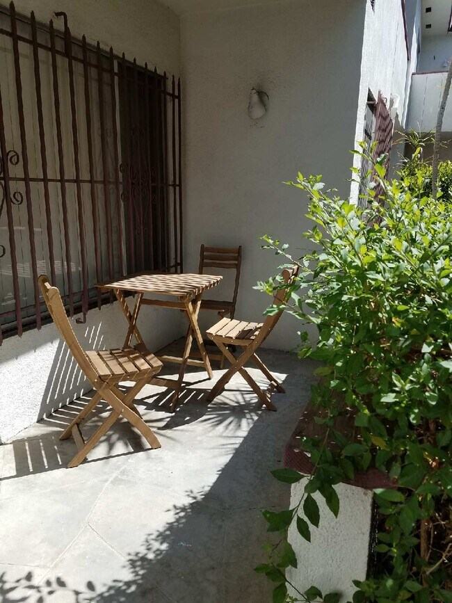 Foto del edificio - 3658 Military Ave