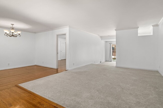 Building Photo - Ranch-Style, Spacious 5 Bedroom Home is De...