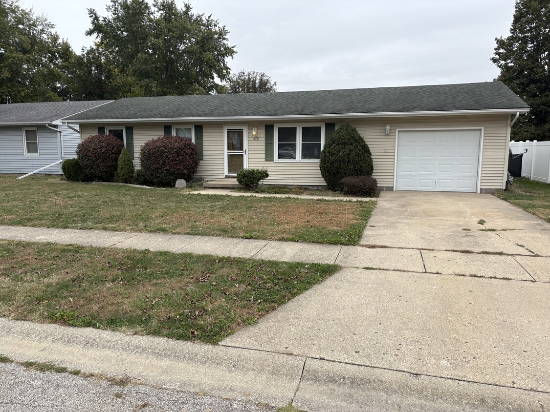 Primary Photo - 402 Rolling Green Dr