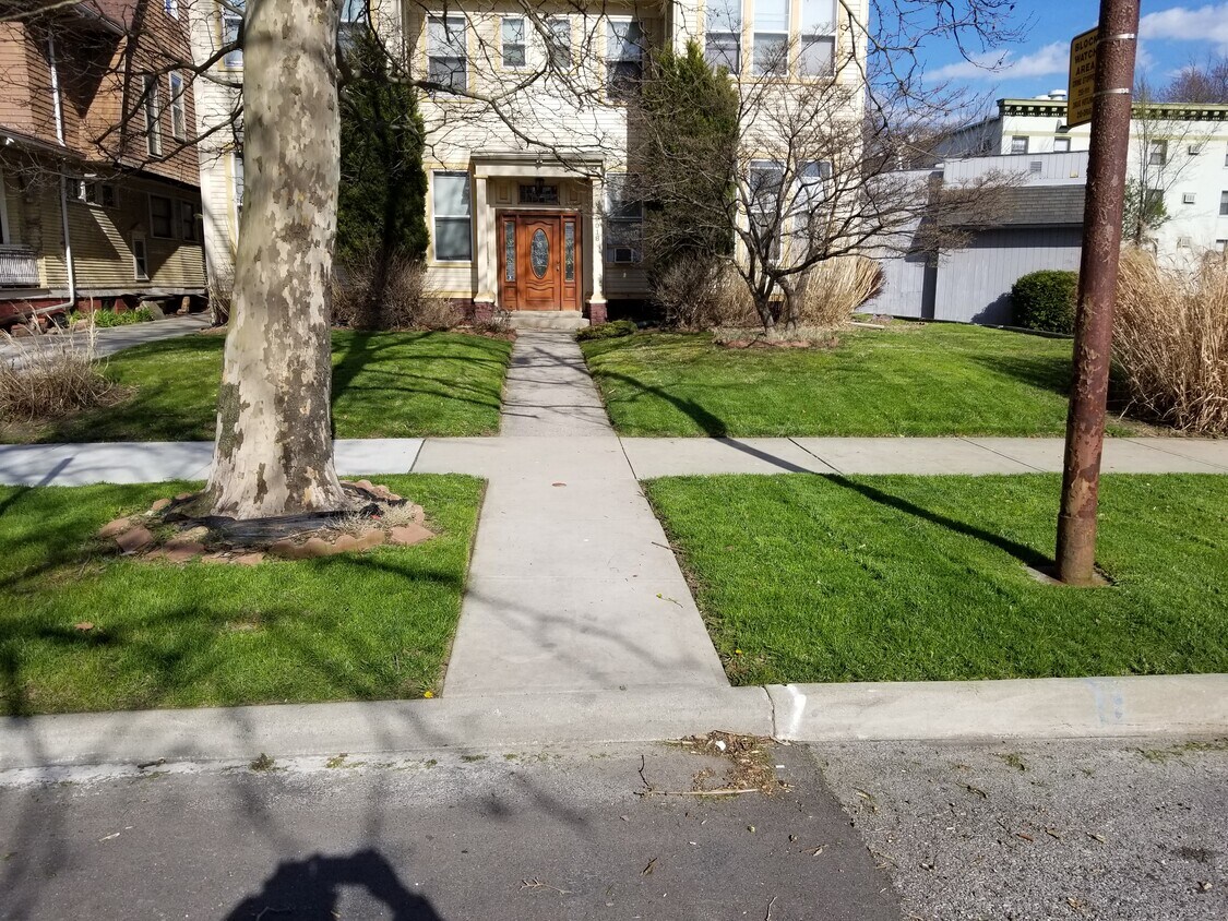 2018 Glenwood Ave Unit 2, Toledo, OH 43620 Apartments at 2018