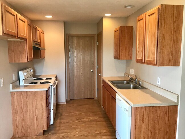 Foto del edificio - Super clean 2 bedroom 2 Bath Duplex in Clever MO