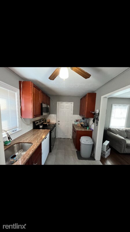Building Photo - 3 br, 1 bath House - 2 Melville ny Long Is...