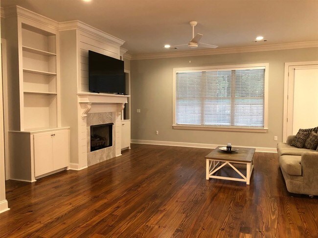 Foto del edificio - 105 Locust Ln