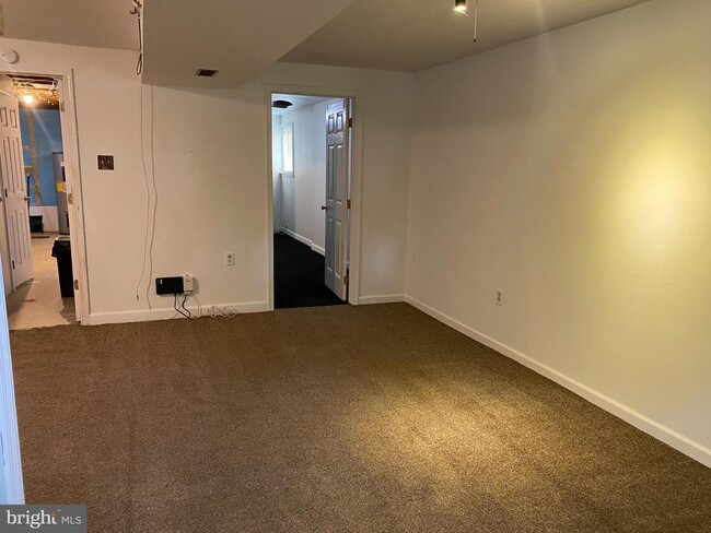 Foto del edificio - 218 Roosevelt Ave
