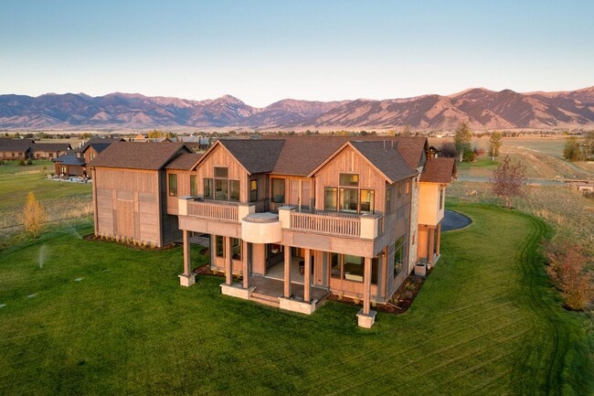 Building Photo - One of a Kind Custom Built Home for Rent i...