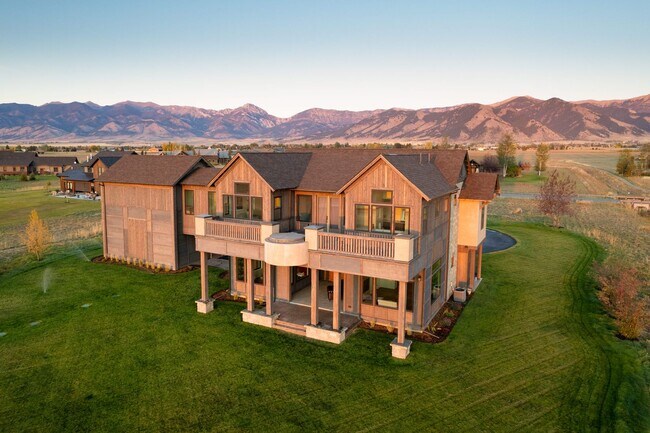 Foto del edificio - One of a Kind Custom Built Home for Rent in Gallatin Valley!