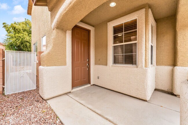 Foto del edificio - SUMMERLIN HOME, 3 BEDROOMS, LARGE BACKYARD, MINUTES FROM DOWNTOWN SUMMERLIN