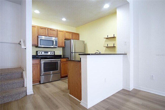 Foto del edificio - 4562 Yellowgold Rd E