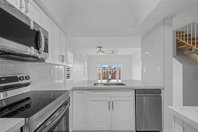 Building Photo - 6560 SW 138th Ct