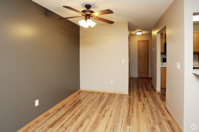 Dining Room - Deer Ridge Apartments