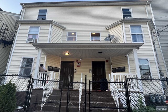Primary Photo - 477 Ellison St