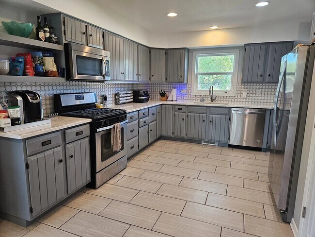 Foto del edificio - 4213 Riverview Dr