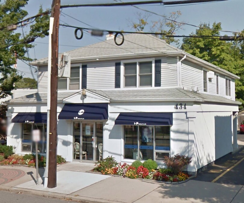Building Exterior - 434 Hillsdale Ave