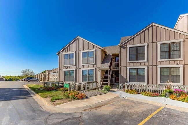 Building Photo - 12814 W 110th Terrace