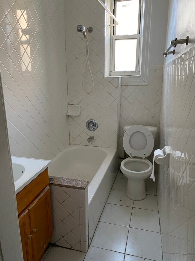 Building Photo - 5229 Skillman Ave