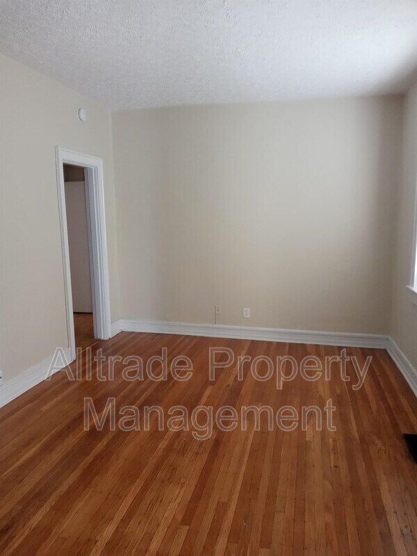 Building Photo - 409 W Gaulbert Ave