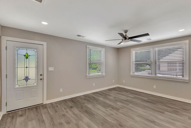 Foto del edificio - Completely Renovated Gem in Park Circle