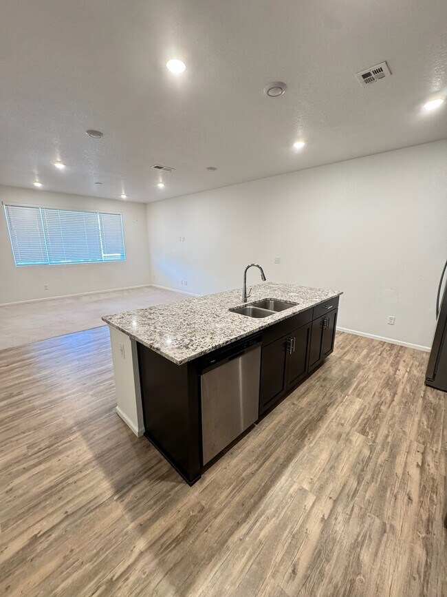 Foto del edificio - 21072 E 60th Ave