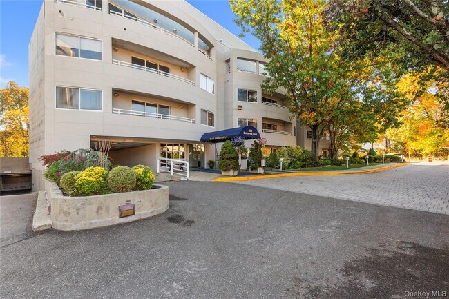 Foto del edificio - 100 Cutter Mill Rd