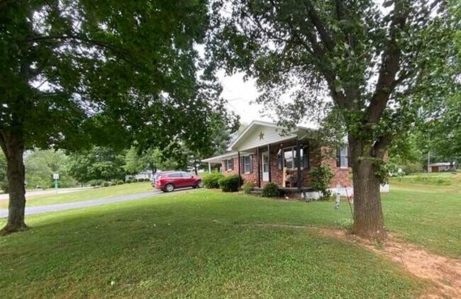Building Photo - 8430 N Dixie Hwy