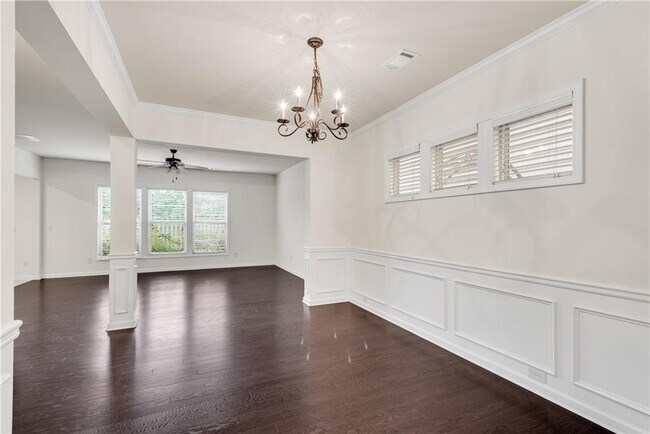 Foto del edificio - 4920 Breezewood Cir