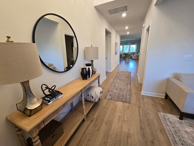 Foto del edificio - 4058 Armstrong Farm Dr