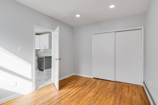 Building Photo - 325 57th St