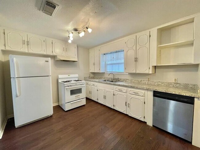 Foto del edificio - 1502 W 7th St