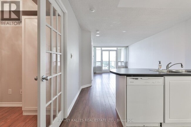 Building Photo - 8 Rean Dr